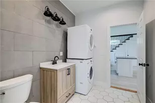 556 East Main Road Rd, Middletown, RI 02842 - Photo 10