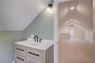 556 East Main Road Rd, Middletown, RI 02842 - Photo 14