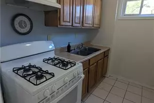 654 Cranston St, Providence, RI 02907 - Photo 10