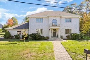 25 Linfield Cir, Lincoln, RI 02865 - Photo 4