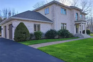 25 Linfield Cir, Lincoln, RI 02865 - Photo 2