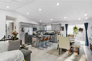 54 Centracchio St, West Warwick, RI 02893 - Photo 14