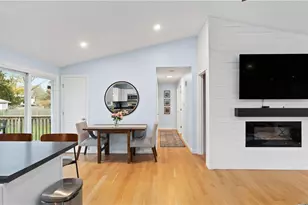 82 Primrose Dr, Warwick, RI 02818 - Photo 8