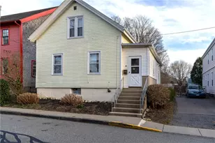 17 Warner St, Newport, RI 02840 - Photo 2