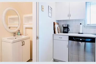 22 Dixon Street, Newport, RI 02840 - Photo 8