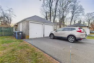 18 Glenwood Ave, Cranston, RI 02910 - Photo 10