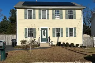 8 Byron Blvd, Warwick, RI 02888 - Photo 2