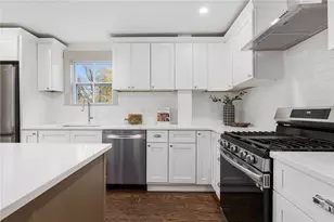 103 Evergreen St, Providence, RI 02906 - Photo 12