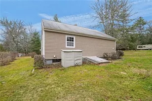 86 Laurel Ln, South Kingstown, RI 02892 - Photo 2