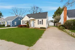 228 London Ave, Pawtucket, RI 02861 - Photo 2