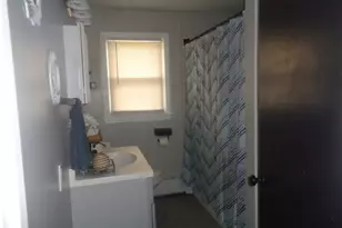 140 Lawrence St, Cranston, RI 02920 - Photo 16