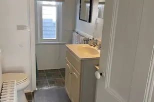 616 Thames St, Newport, RI 02840 - Photo 2