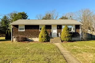 19 Flint Corn Rd, Portsmouth, RI 02871 - Photo 2