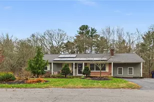 77 Fairfield Dr, North Kingstown, RI 02852 - Photo 2