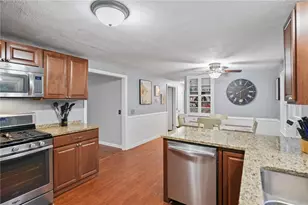 401 Lake Shore Dr, Warwick, RI 02889 - Photo 10