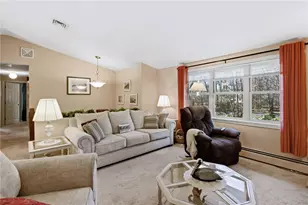 11 Wendy Ln, South Kingstown, RI 02879 - Photo 4