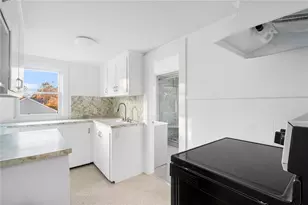 97 Bliss Mine Rd, Newport, RI 02840 - Photo 4