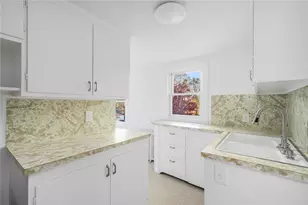 97 Bliss Mine Rd, Newport, RI 02840 - Photo 2