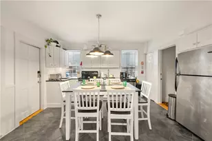 33 Marsh St, Newport, RI 02840 - Photo 6