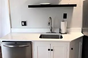 283 Spring St, Newport, RI 02840 - Photo 4