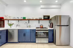 24 Hunter Ave, Newport, RI 02840 - Photo 8