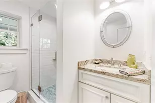 10 Robinson St, Narragansett, RI 02882 - Photo 12