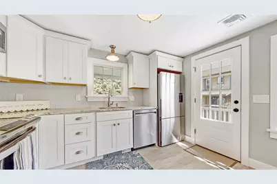 10 Robinson Street, Narragansett, RI 02882 - Photo 14