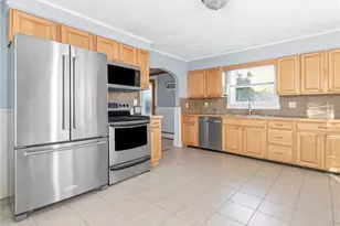 12 Earl St, West Warwick, RI 02893 - Photo 14