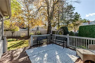 17 Woodview Dr, Cranston, RI 02920 - Photo 38
