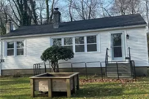 16 Smith St, Bristol, RI 02890 - Photo 2