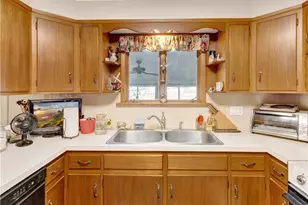 89 North Ct, Tiverton, RI 02878 - Photo 4