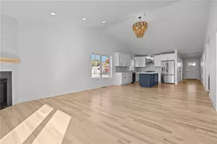 700 Sandy Ln, Warwick, RI 02889 - Photo 4