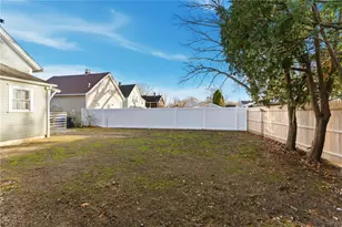 26 Glen St, East Providence, RI 02915 - Photo 12