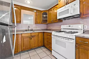 23 Gildas Ln, Portsmouth, RI 02871 - Photo 10