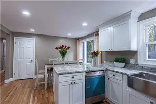 20 Maplewood Dr, Coventry, RI 02816 - Photo 2