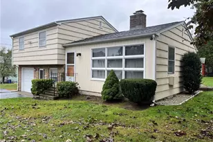 2 Cobble Hill Rd, Lincoln, RI 02865 - Photo 2