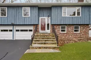 35 Robin Hollow Ln, Westerly, RI 02891 - Photo 2