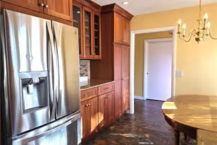 38 Brettonwoods Dr, Cranston, RI 02920 - Photo 4