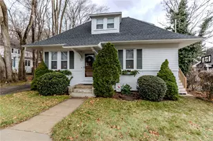 357 Warwick Neck Ave, Warwick, RI 02889 - Photo 1