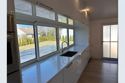 76 Memorial Boulevard #Rear, Newport, RI 02840 - Photo 4