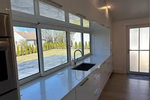 76 Memorial Blvd, Newport, RI 02840 - Photo 4