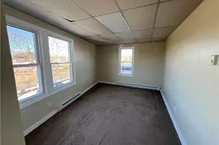 33 Railroad Ave, Westerly, RI 02891 - Photo 6