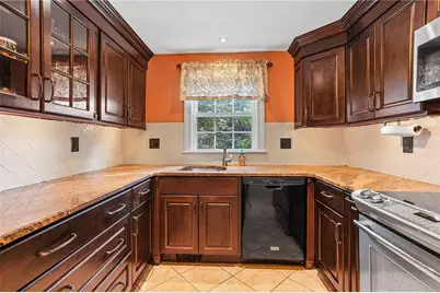 42 Pelham Parkway, North Providence, RI 02911 - Photo 12