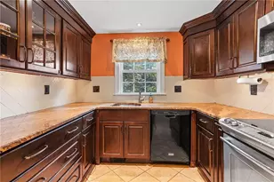 42 Pelham Pkwy, North Providence, RI 02911 - Photo 12