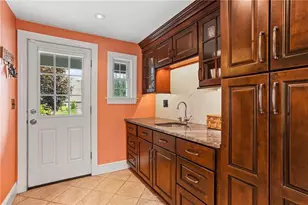 42 Pelham Pkwy, North Providence, RI 02911 - Photo 10