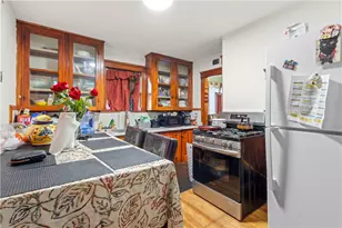 51 Oakland Ave, Cranston, RI 02910 - Photo 4