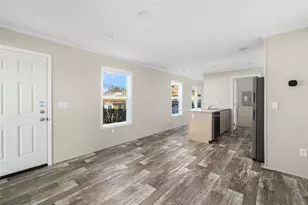 38 Lowell Ave, Pawtucket, RI 02861 - Photo 4