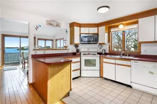 210 Washington St, South Kingstown, RI 02879 - Photo 10