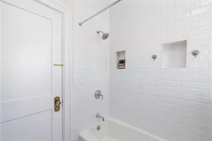 26 Narragansett Ave, Newport, RI 02840 - Photo 36