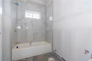 31 Vandewater St, Providence, RI 02908 - Photo 12